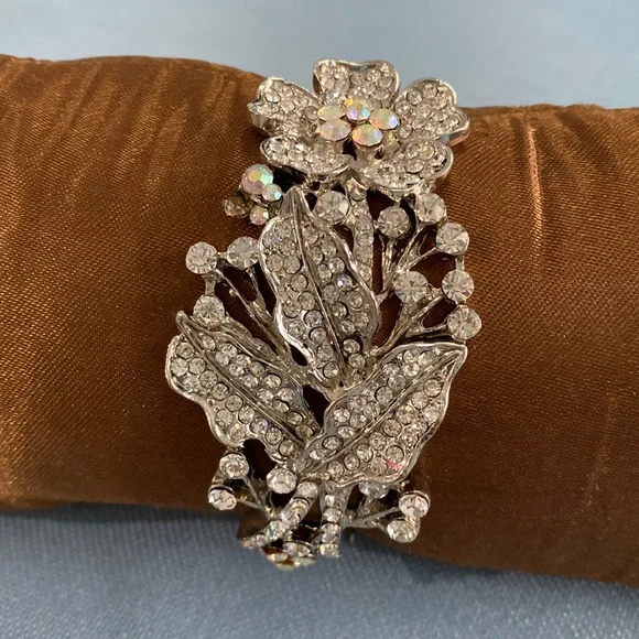 Clip on bracelet - Picture 1 of 2